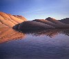 Weibliche Formation am See